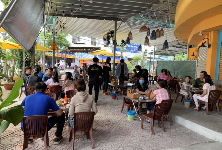 Không khí sôi động