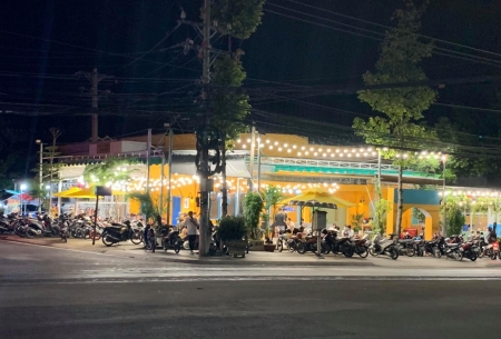 Không khí sôi động