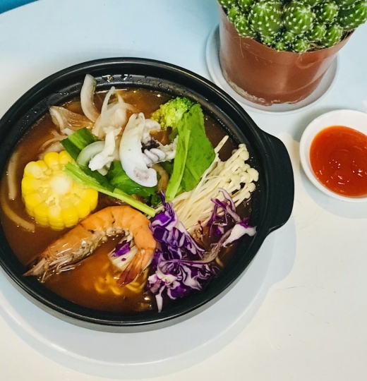 Mì cay hải sản